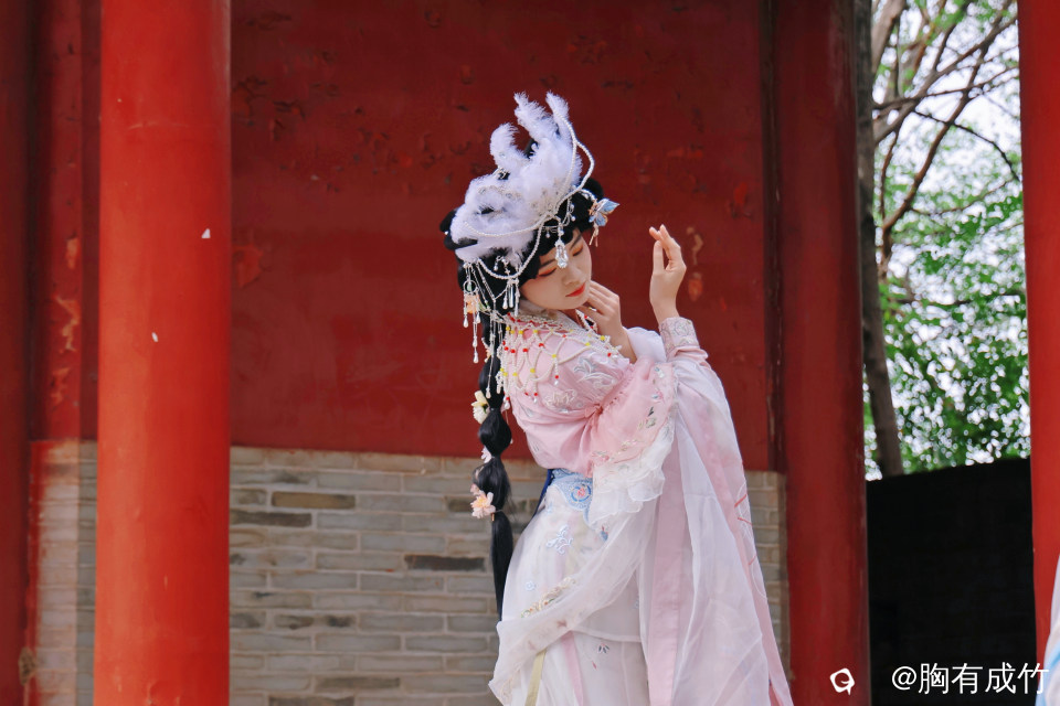 宋城墙汉服人像 (4).jpg