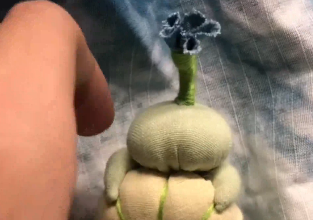 男生分享壮族传统手工艺品制作视频：广西非遗吉祥物“麽乜”娃娃！广西网友：此为何物？小生从未见过