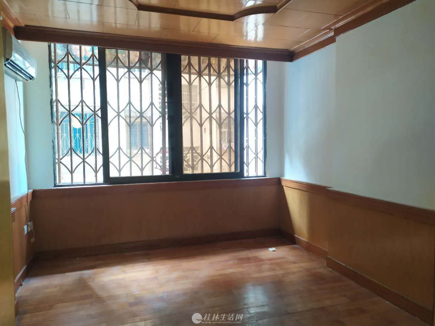 �Ÿ���С������4��  ���ź���Ȩ60ƽ��ʹ��95ƽ��65��2¥
