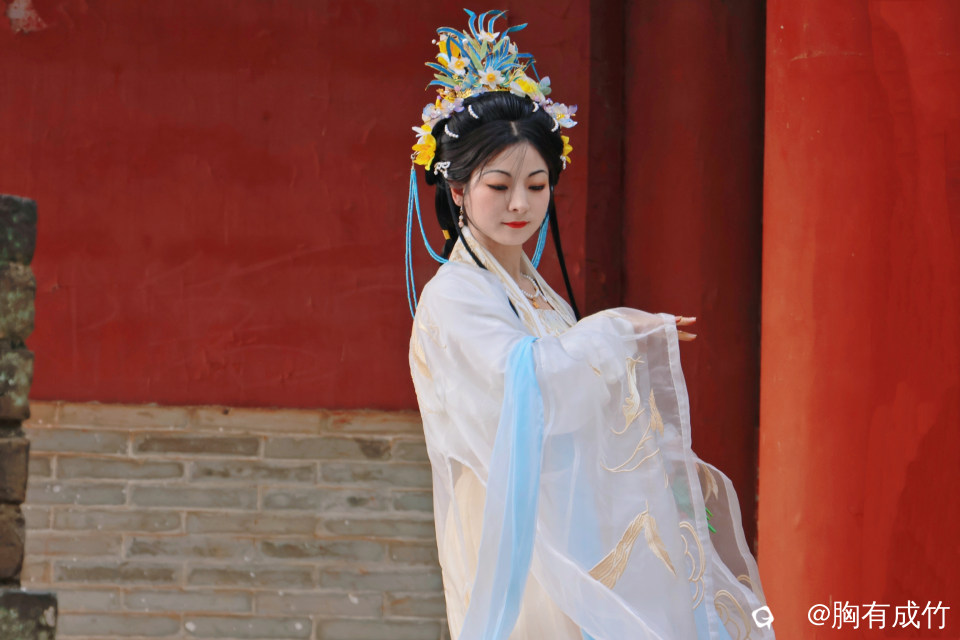 宋城墙汉服人像 (8).jpg