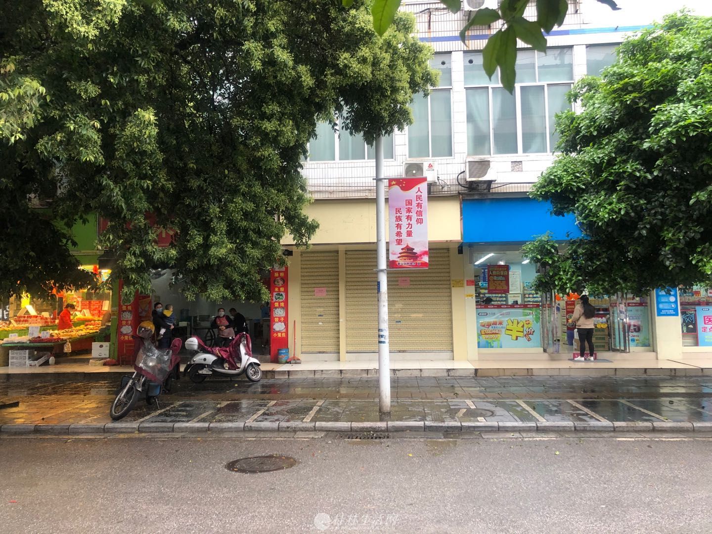 ���⣬�����ۺ�¥һ¥��������40ƽ���ף������������ͷ�������װ�ޣ��ɰ칫������