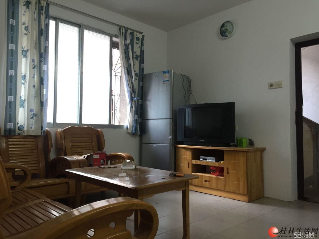 ������Ĺ㳡����ʮ�ֽ��� 2��1�� 54ƽ�� �е�װ��