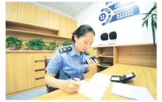 高铁站的中秋：他们送旅客回家，自己却在站台&ldquo;赏月&rdquo;