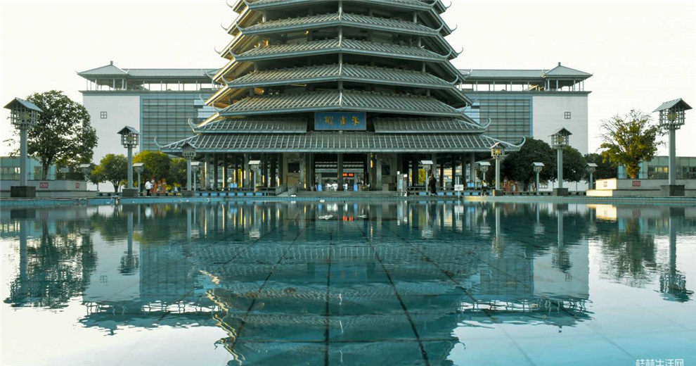 黃昏時(shí)的一院兩館