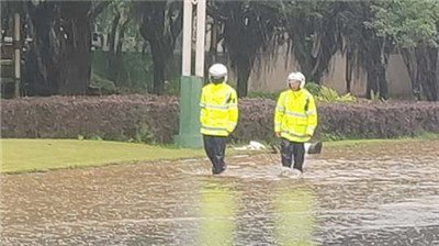 雨中的桂林，风雨中的前行是一种微微的光