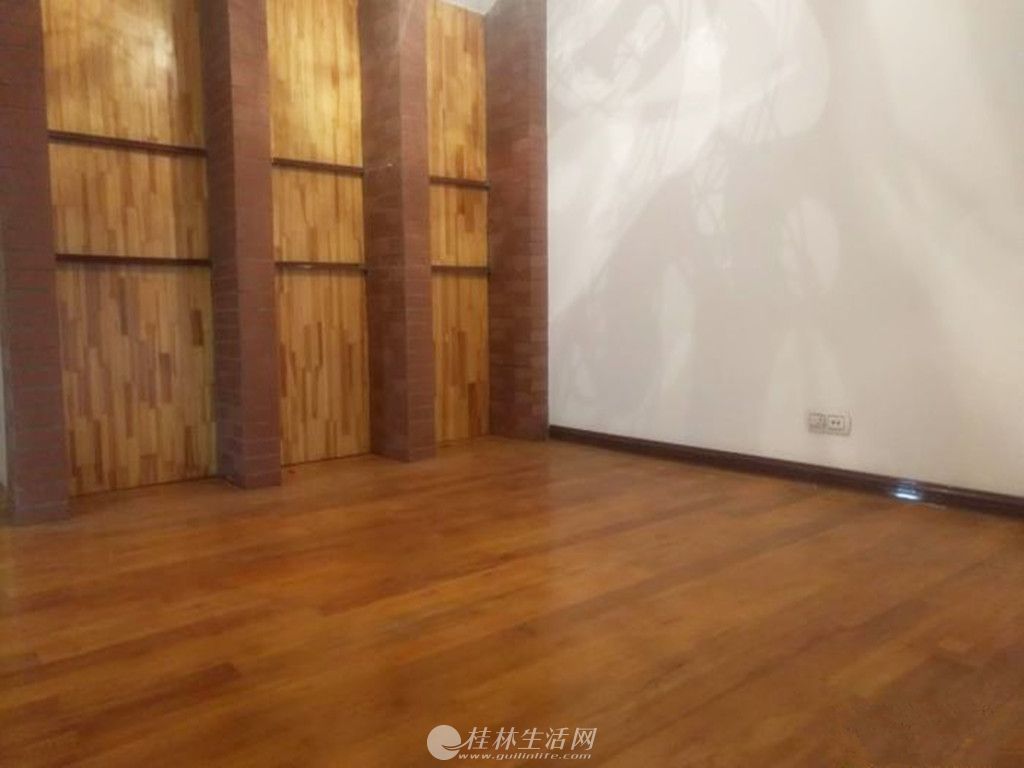 ��������¥�ݸ�ʽ 138ƽ 3����4�� 105�� ¥��1��1��1��1�� 2¥2��1�� ��¶̨ �и���¥