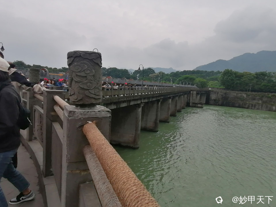 鱼嘴附近外江上的桥