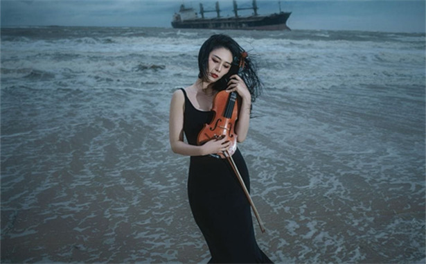 我一个人去看了海