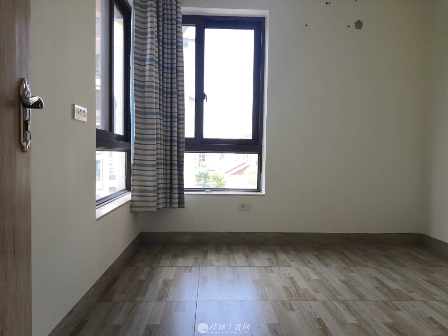���㳡����̩����100ƽ2-2-2��,115W