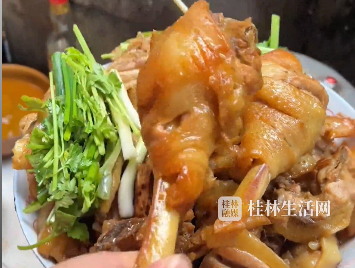 该怎么做才能吃到这个鸡腿啊！广西女子晒出爆炒土鸡腿，馋哭全网！网友：眼泪不争气的从嘴角流了出来