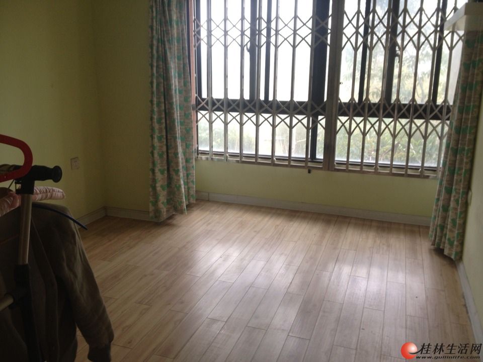 %�鷿��ѡ�ߵ�С��  ���޼��վ�װ2��  2¥  68��