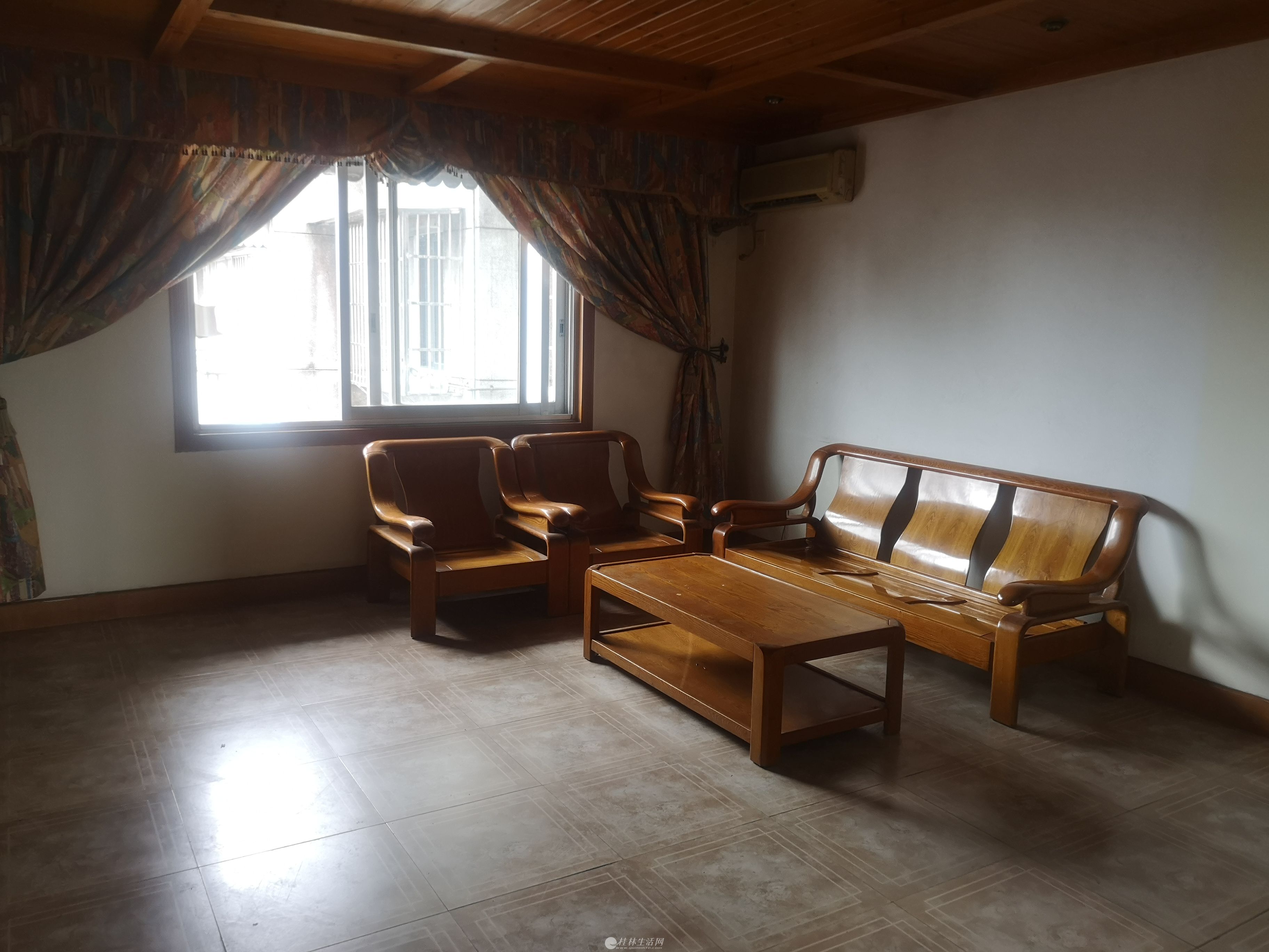 A �л�Сѧѧ���� ����ѧУ��3����·�� ��װ3�� ����119��