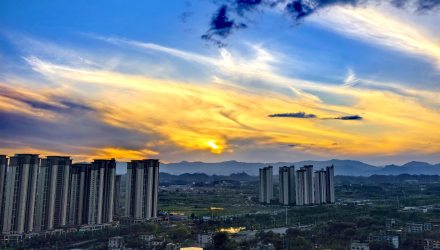 危楼顶上观晚霞