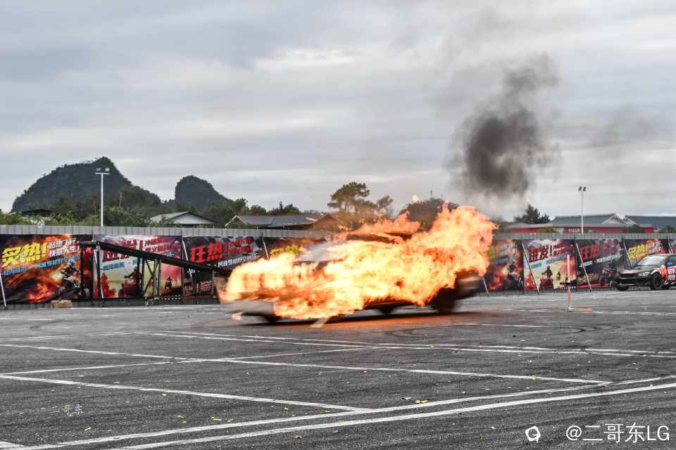 超华特技飞车秀 (19).jpg