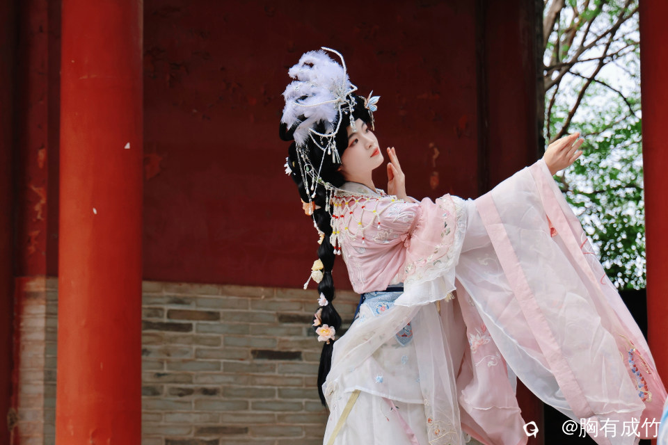 宋城墙汉服人像 (7).jpg