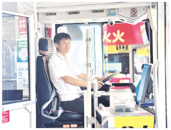以车为舟 有温度的城市&ldquo;摆渡人&rdquo; &mdash;&mdash;记自治区优秀共产党员、桂林市公共交通集团有限公司83路驾驶员卜延锋