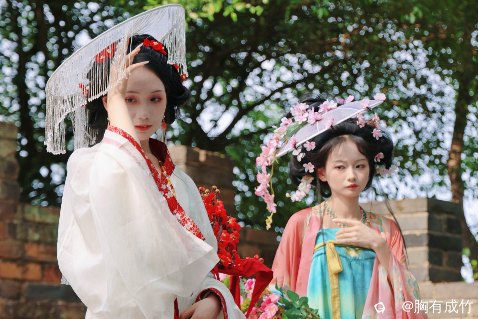 宋城墙汉服人像 (13).jpg