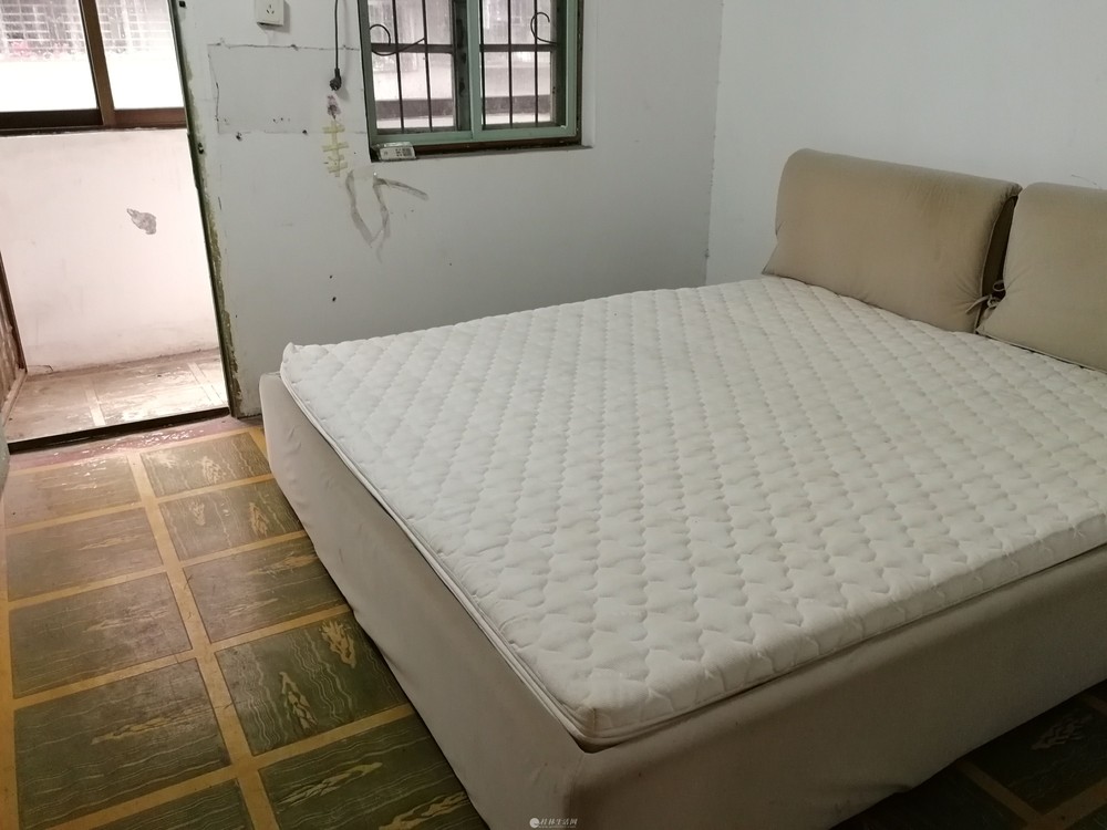 H����Сѧ ����꣬����С��3��2�� �ƽ�3¥ һ�������ɹ�� �ϱ�ͨ͸