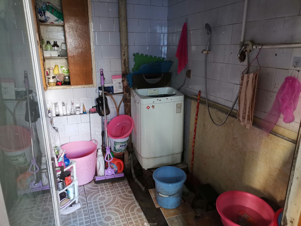 ����У������·һ��66ƽ�Ͳ�49��ӵ�