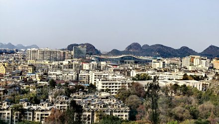 暮冬野路登穿山