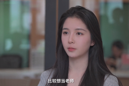 清华高颜值女孩开直播，父亲：太漂亮，不同意