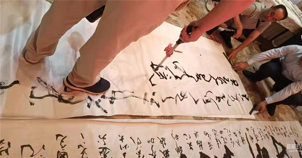 大堂大笔揮大字 乡村大振兴