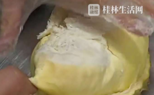 做梦都不敢这样梦！女子开榴莲开出超级&ldquo;大肥仔&rdquo;！网友：哼~里面肯定全是核