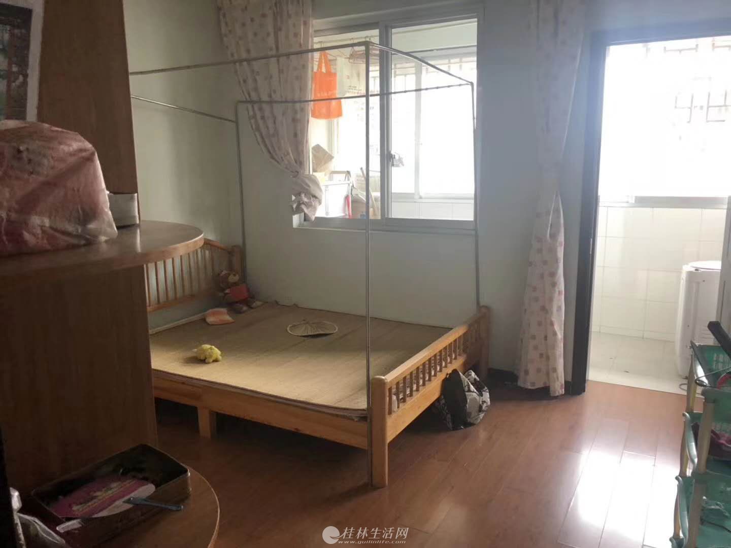 y������ «��· ������С��������4¥ �ϱ�ͨ͸ 2��2��87ƽ 60��