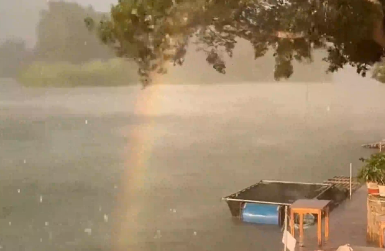 暴雨+夕阳+彩虹+水墨丹青！游客在桂林遇龙河一瞬间集齐各种体验！不敢想李白遇此情此景会写出怎样的惊世绝句