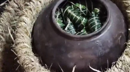 &ldquo;只有農(nóng)村小伙伴知道這是什么&rdquo;！廣西男子曬出超獨(dú)特的煮粽子方式！網(wǎng)友：我一個(gè)廣西人都沒見過這樣煮的
