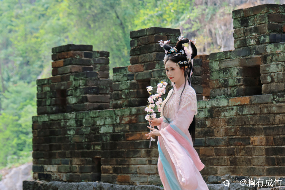 宋城墙汉服人像 (24).jpg