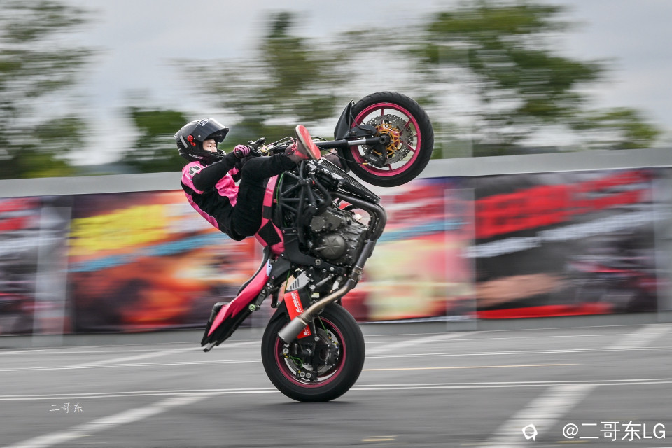 超华特技飞车秀 (12).jpg