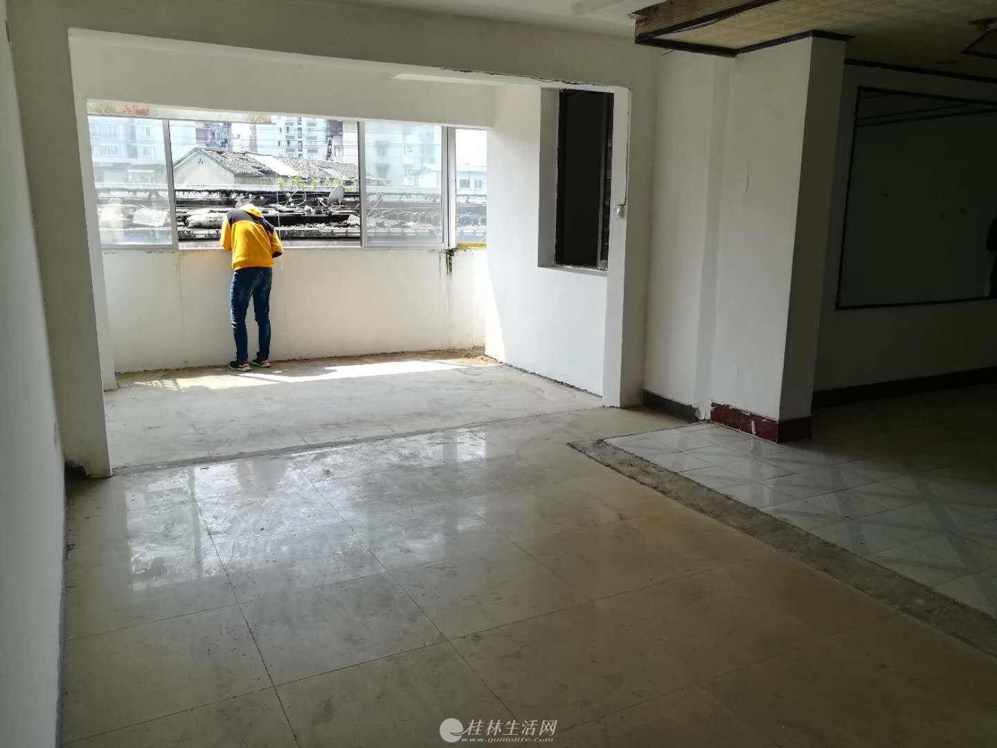 ���Ų��и���2¥����С��̨��������ʹ�����150ƽ��50��*