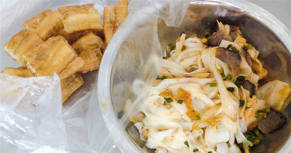 三家米粉店打起促销战，吃货开心咧