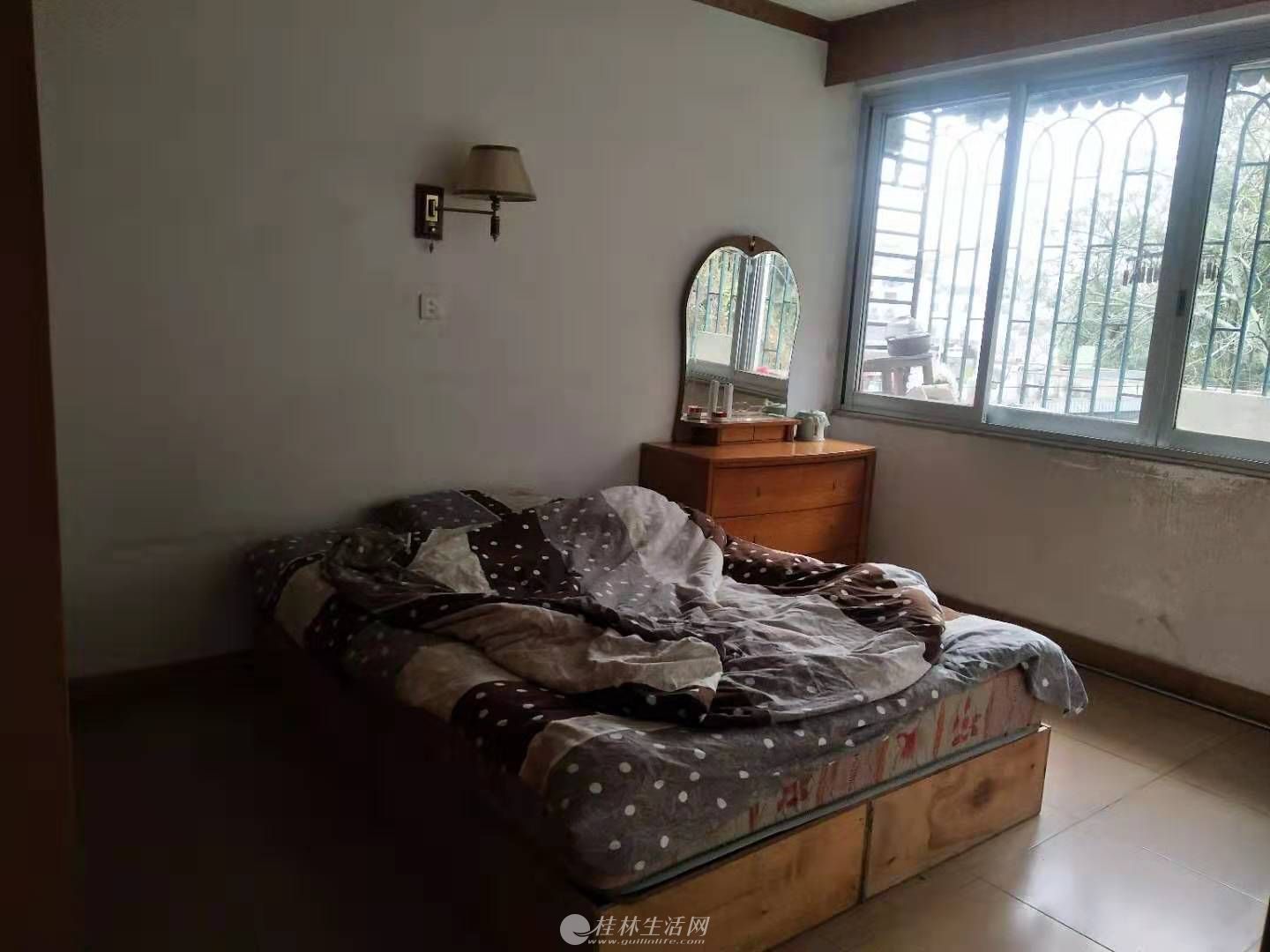 ��¥��������һ��,��Ȩ58.8ƽ,ʵ�����65ƽ,45���ͷ���,�ϱ�ͨ͸