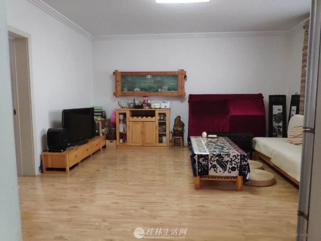 ����Сѧ  ������  2��2�� 57�� 5¥  �¾�װ