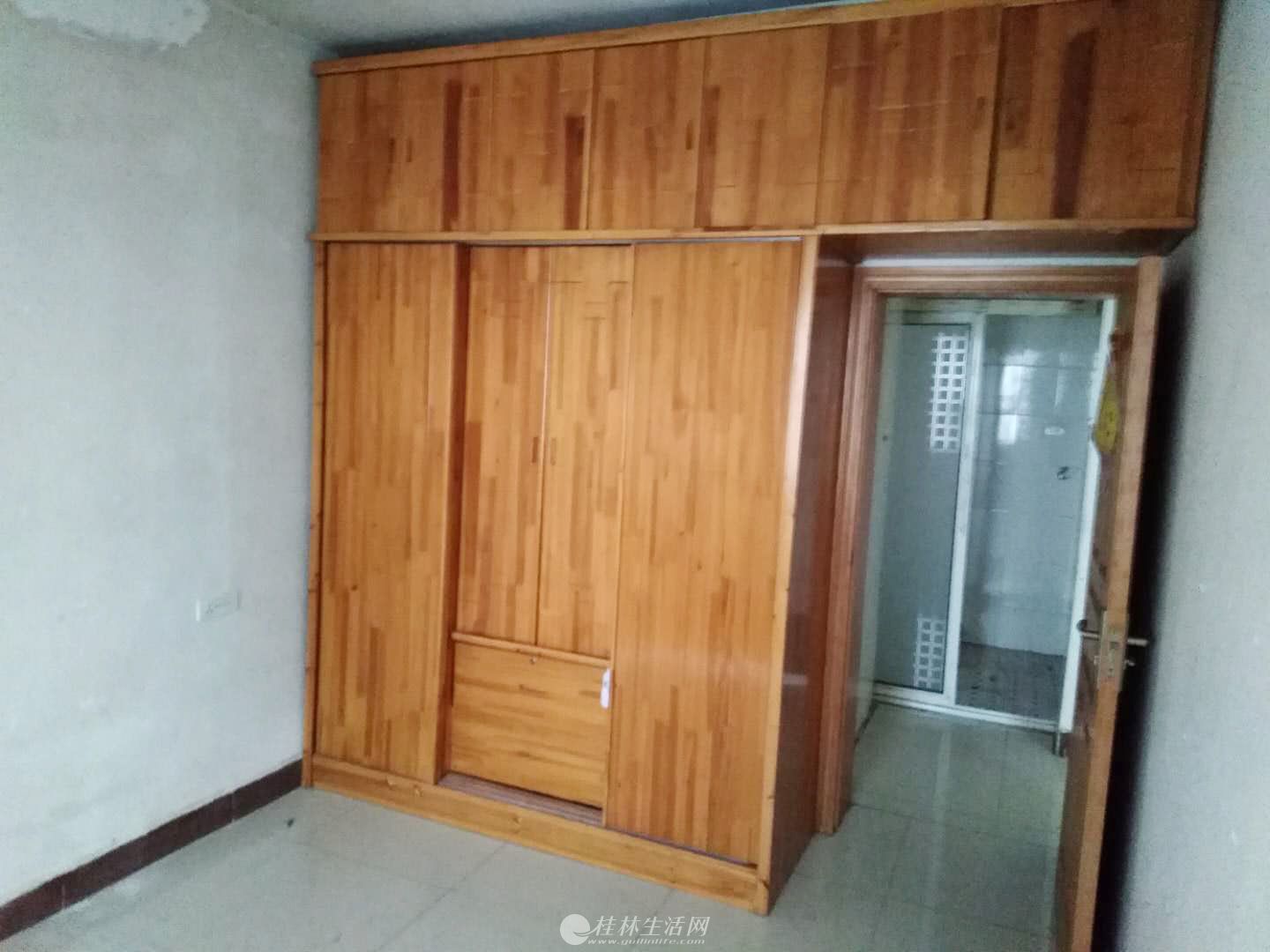 ��ס��칫 �����ֿڽ���¥�ϣ�1��1��45ƽ����ͣĦ�г��,���յ�����ҵ�Ҿ�600Ԫ��