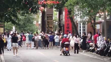 高考，臨桂考點(diǎn)井然有序