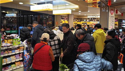 到臨桂新開(kāi)業(yè)的超市&ldquo;趕圩&rdquo;
