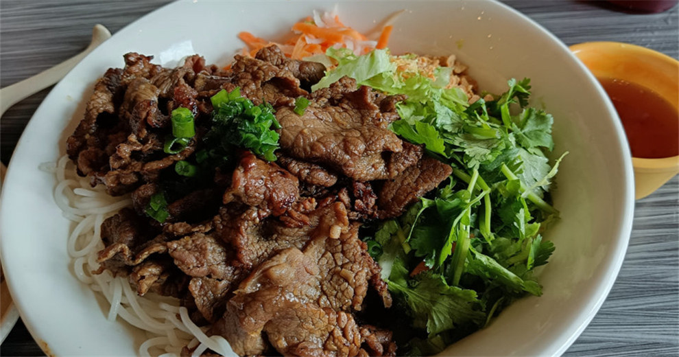 人在他乡，尝尝越南餐馆的粉和饭