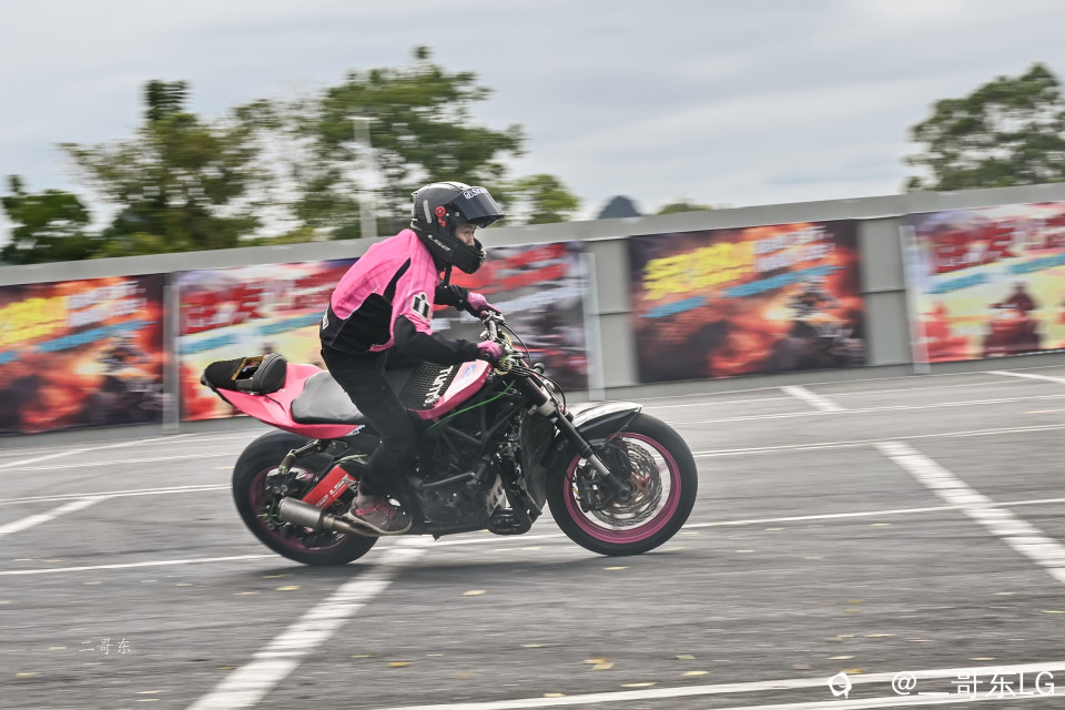 超华特技飞车秀 (9).jpg