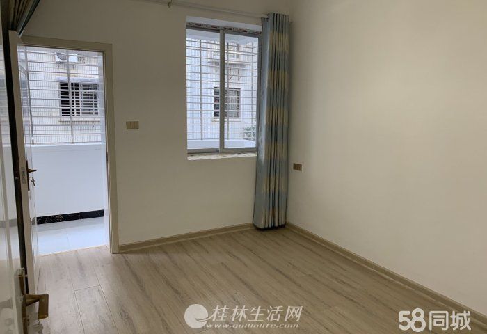 ����С����������������2¥3����װδ��סͣ������