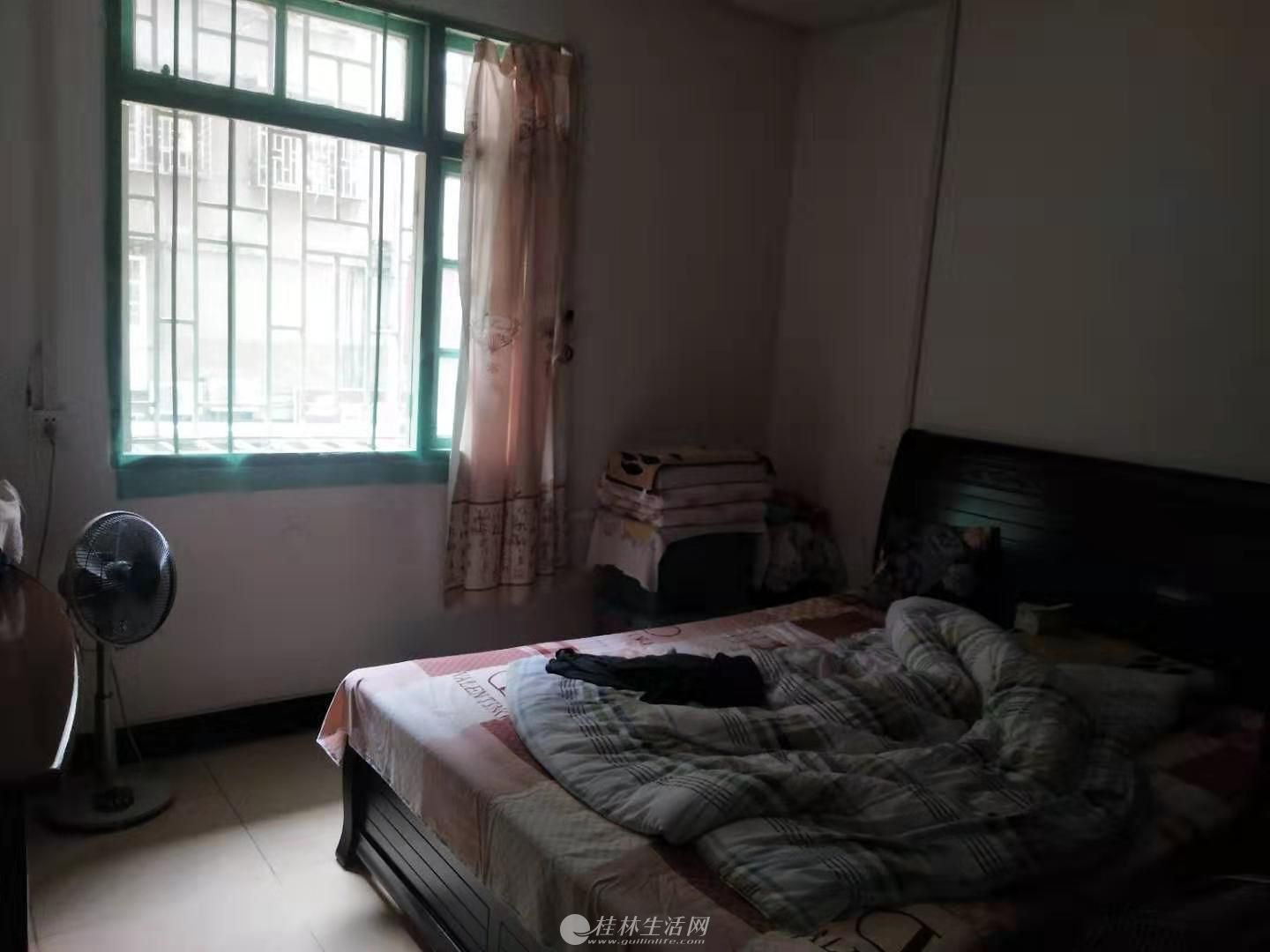 ����ѧ��һ��һ�����ͷ����ϱ�ͨ͸�ж�����̨�õضλƽ�¥��
