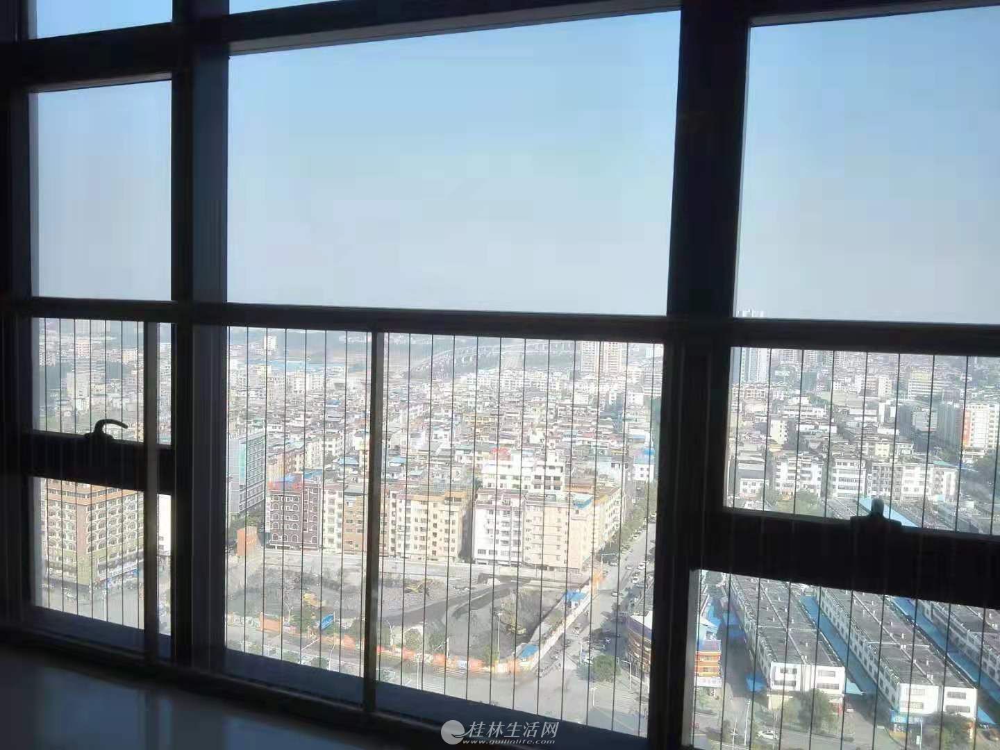 ���㳡���Ա�վ�Ĺ�Ԣ���⣬�����ʺϰ칫