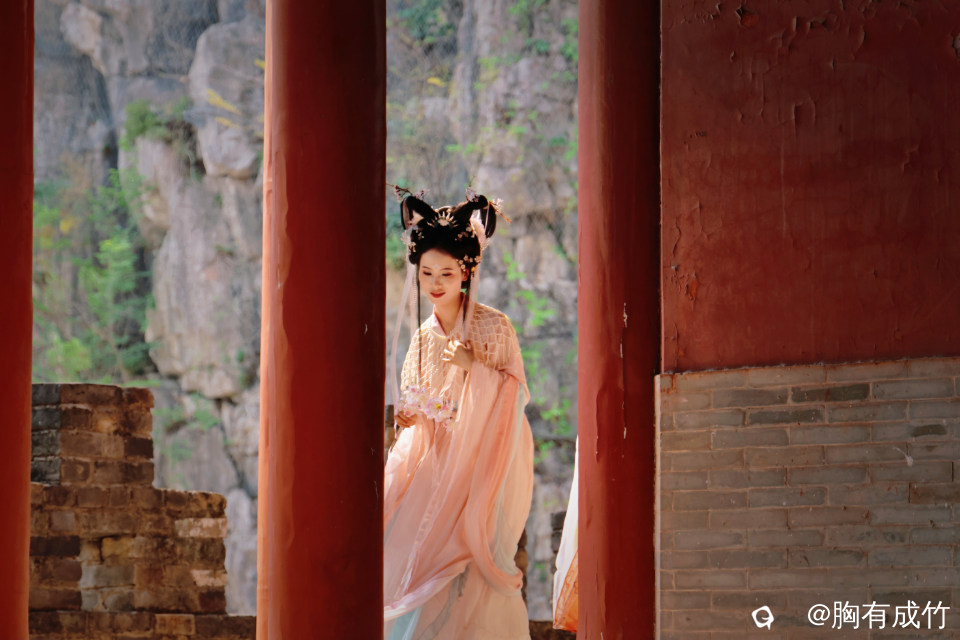 宋城墙汉服人像 (25).jpg