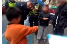 报警电话里全是哭声，民警赶到当场&ldquo;傻眼&rdquo;，路人：这调解不容易