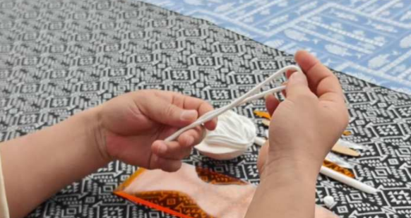 当非遗面塑遇上桂林&ldquo;粉超&rdquo;，非遗传承人现场手捏米粉面塑，这谁能顶得住!太萌了!求量产!