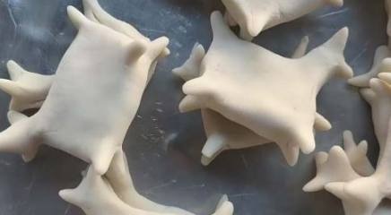 你見過(guò)嗎？廣西女子分享童年零食&ldquo;油炸羊兒&rdquo;，網(wǎng)友：好可愛！口感是啥樣？甜的咸的?