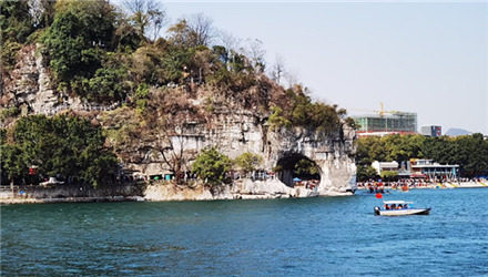 观桂林象鼻山随想