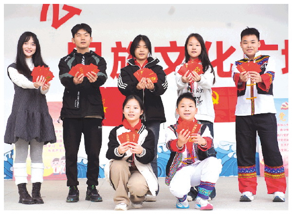 【新春走基层】灵川壮寨孔里村：自办颁奖仪式 奖励优秀学子